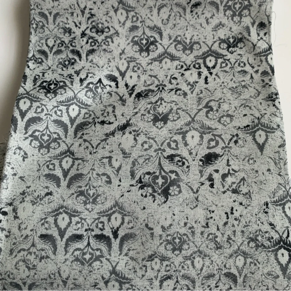 Assorted Gray Patterned Fabric Fat Quarter Bundle 6 Pieces NWT